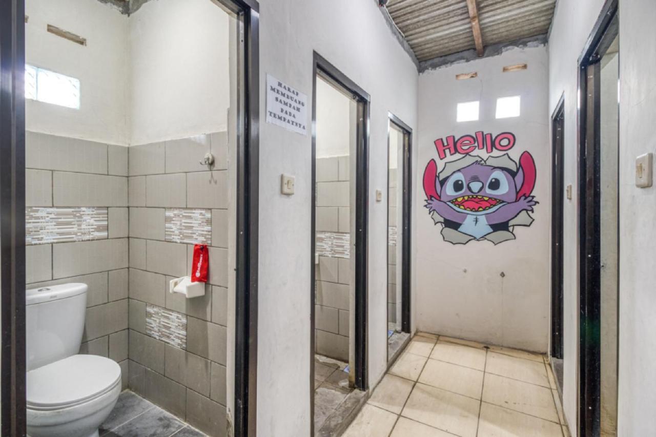 Reddoorz Hostel Near Stadion Mandala Krida Yogya Yogyakarta Ngoại thất bức ảnh